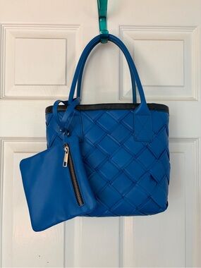 Authentic.  Blue Woven Tote Bag with Matching Zip Pouch *Brand New*